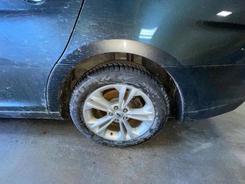 Used 2016 Ford Taurus SE image 13