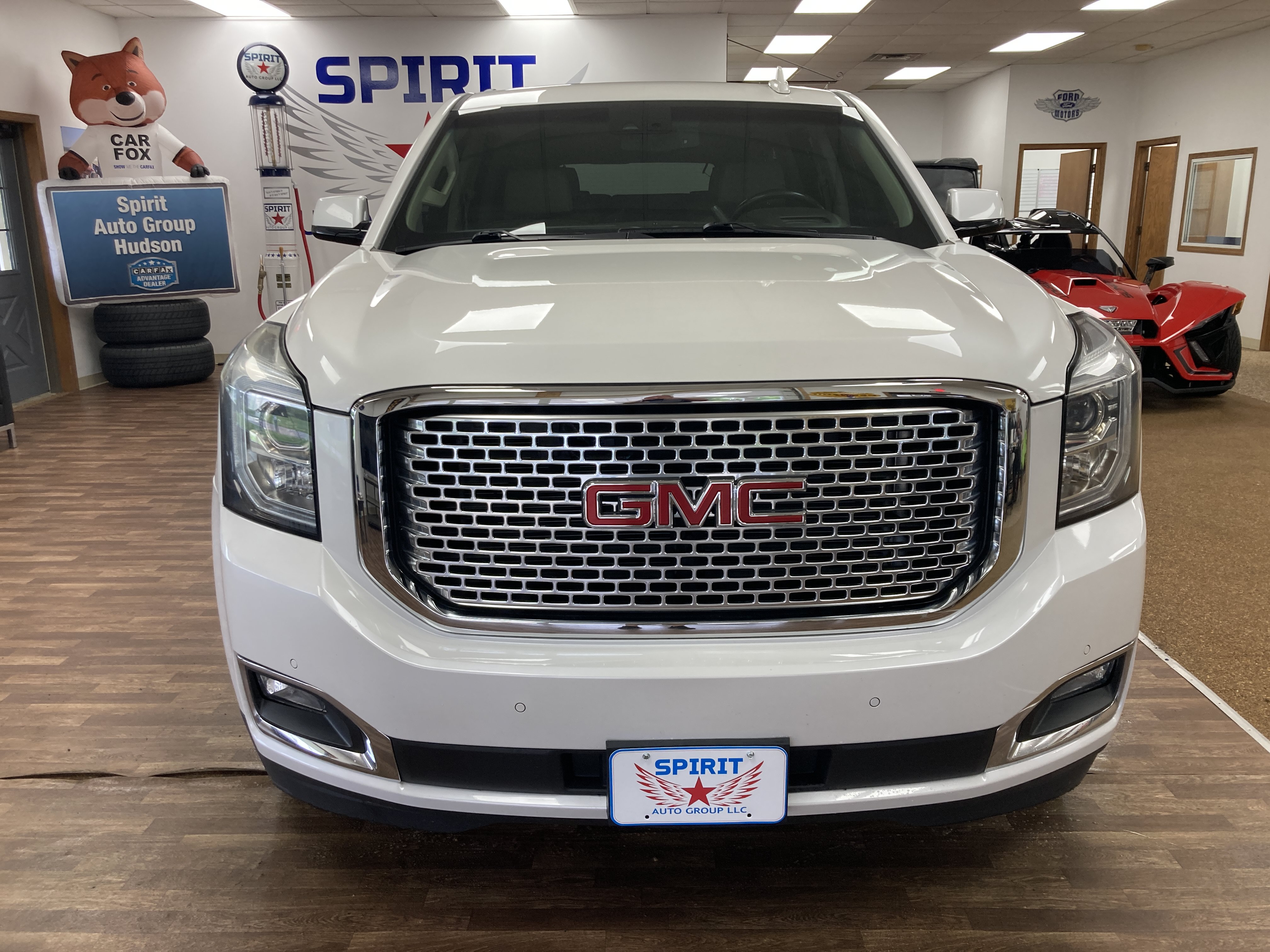 Used 2021 GMC Yukon SLT w/ SLT Premium Package AWD/4WD image 2