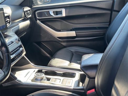 Used 2021 Ford Explorer XLT w/ Equipment Group 202A image 10