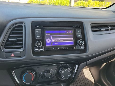 Used 2022 Honda HR-V LX image 23