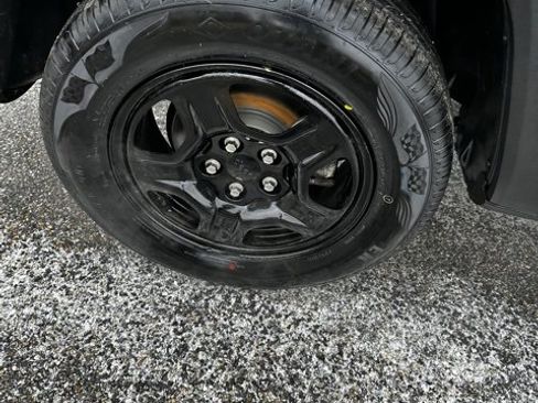 Used 2021 Jeep Renegade Sport image 14