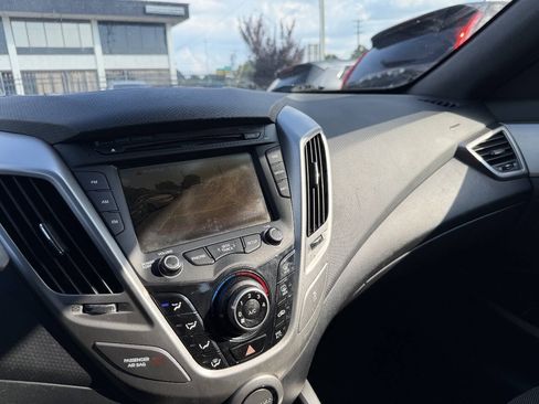 Used 2016 Hyundai Veloster w/ Option Group 02 FWD image 20