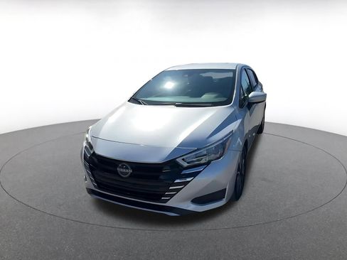 Used 2025 Nissan Versa SV image 7