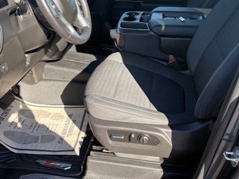 Used 2022 Chevrolet Silverado 1500 LT w/ Z71 Off-Road Package image 9