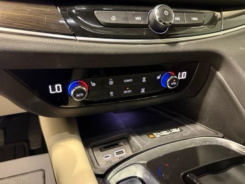 Used 2023 Buick Enclave Essence FWD image 21
