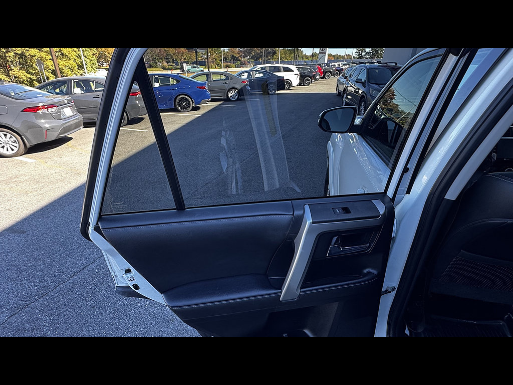 Certified 2020 Toyota 4Runner SR5 Premium w/ Moonroof Package AWD/4WD image 25