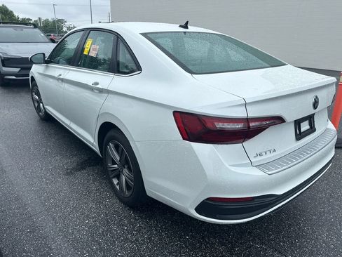 Used 2023 Volkswagen Jetta SE FWD image 2