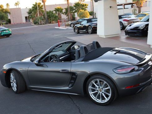 Used 2017 Porsche 718 Boxster image 17