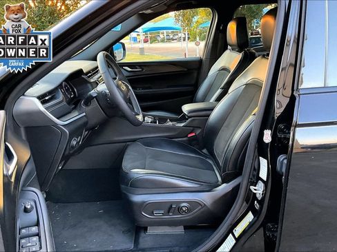 Used 2025 Jeep Grand Cherokee Altitude AWD/4WD image 21