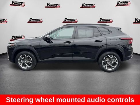 Used 2024 Chevrolet Trax LT FWD image 9