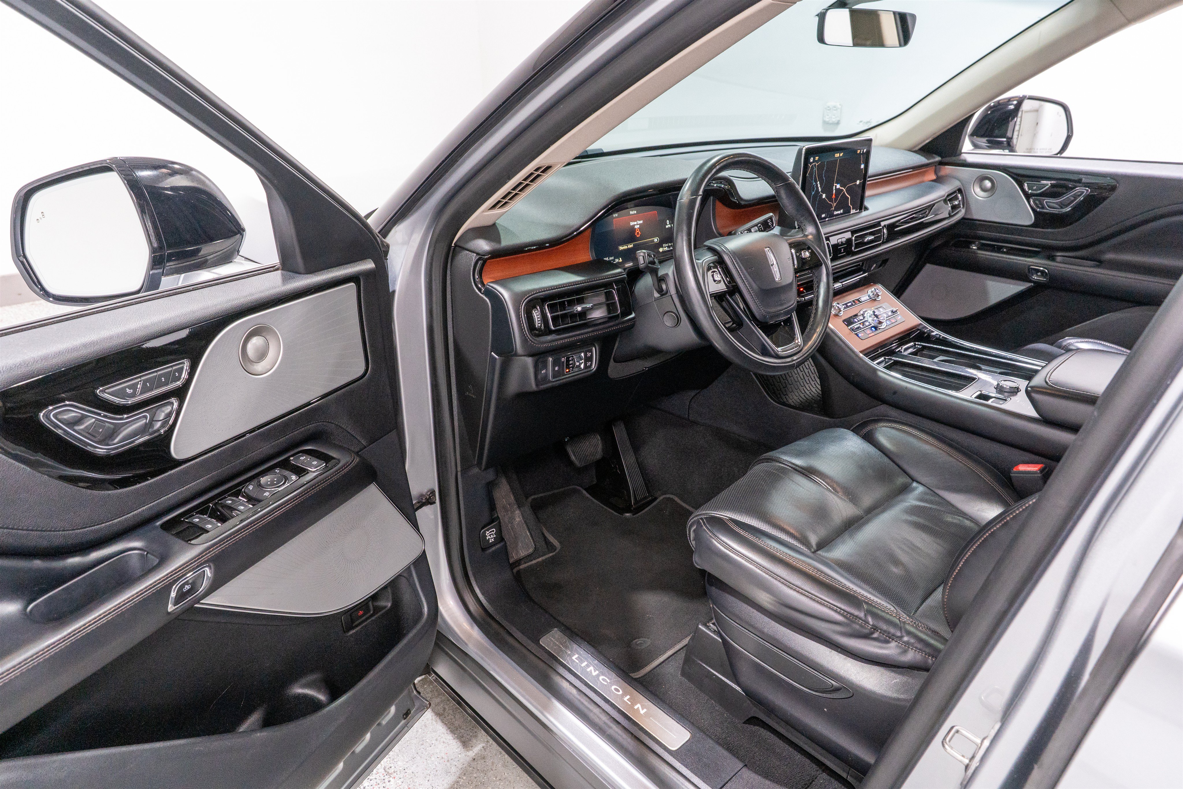 Used 2020 Lincoln Aviator Reserve w/ Equipment Group 202A AWD/4WD image 12