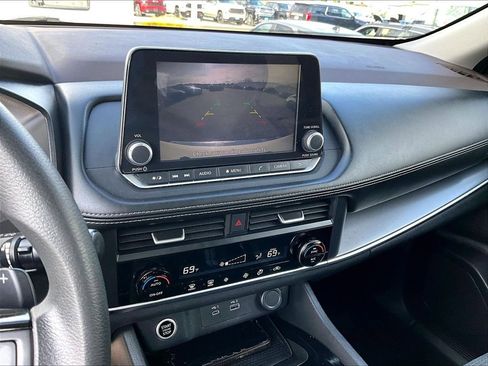 Used 2023 Nissan Rogue SV AWD/4WD image 19
