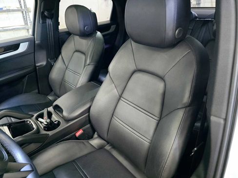Used 2024 Porsche Cayenne Coupe image 21
