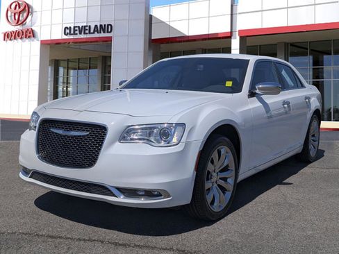 Used 2019 Chrysler 300 Limited RWD image 4