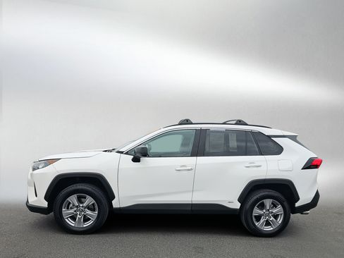 Used 2022 Toyota RAV4 LE AWD/4WD image 2