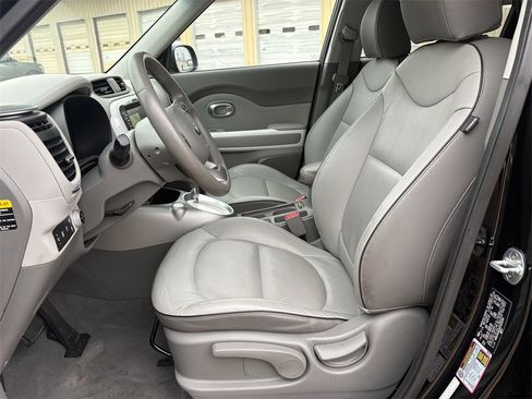 Used 2017 Kia Soul EV + w/ Sun & Fun Package image 12