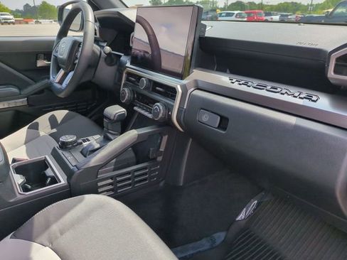 Used 2025 Toyota Tacoma TRD Off-Road AWD/4WD image 38