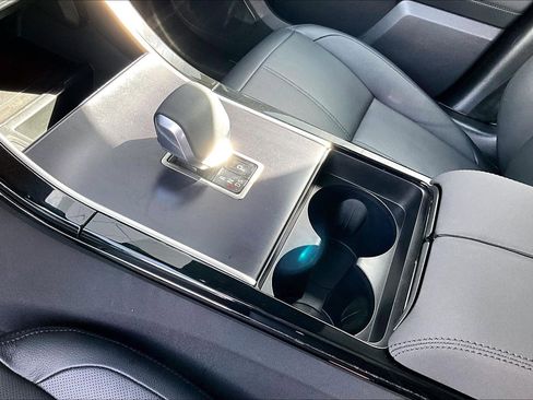 Used 2026 Land Rover Range Rover Velar Dynamic SE image 17