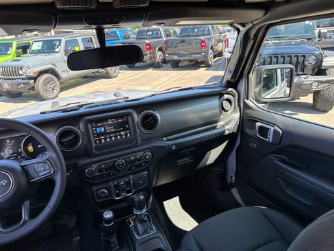 Used 2023 Jeep Wrangler Unlimited image 34