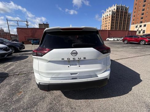 Certified 2025 Nissan Rogue SV FWD image 4