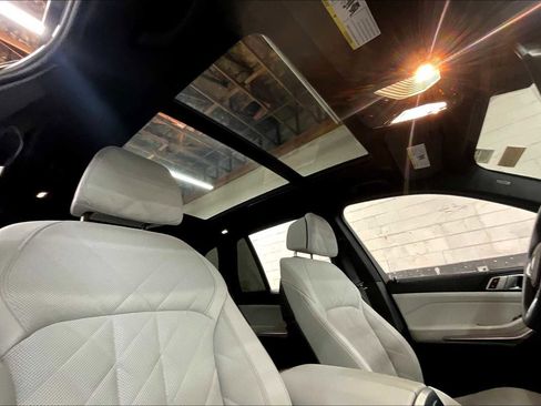 Used 2025 BMW X5 M60i w/ Climate Comfort Package image 25