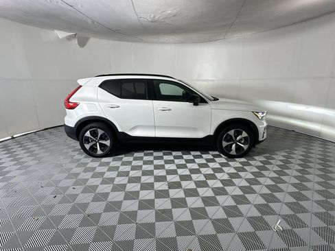 Used 2026 Volvo XC40 B5 Plus AWD/4WD image 9