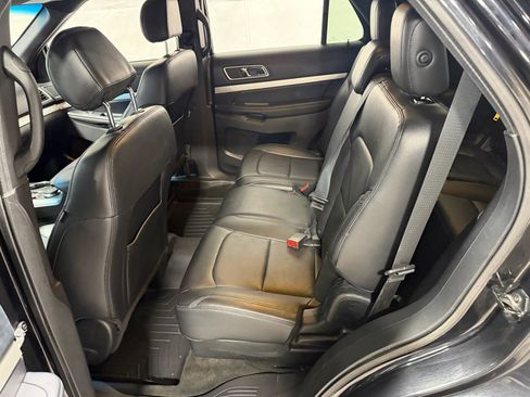 Used 2016 Ford Explorer XLT w/ Equipment Group 202A image 12