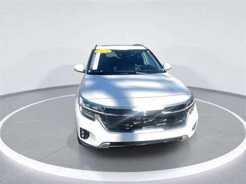 Used 2024 Kia Seltos SX w/ SX Sunroof Package image 3