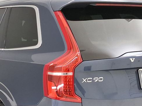 Used 2023 Volvo XC90 T8 Ultimate AWD/4WD image 11