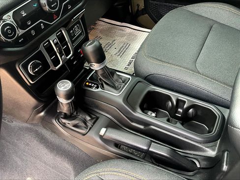 Used 2025 Jeep Gladiator Sport AWD/4WD image 20