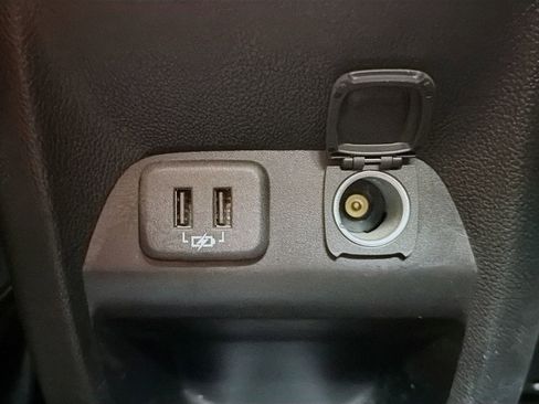 Used 2022 Chevrolet Colorado LT w/ Trail Boss Package AWD/4WD image 24
