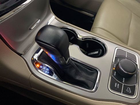 Used 2019 Jeep Grand Cherokee Limited AWD/4WD image 29