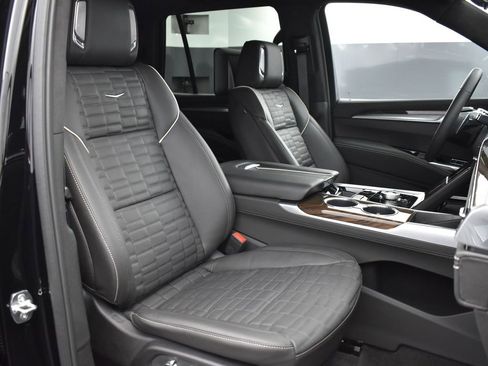 Certified 2025 Cadillac Escalade Sport Platinum image 41