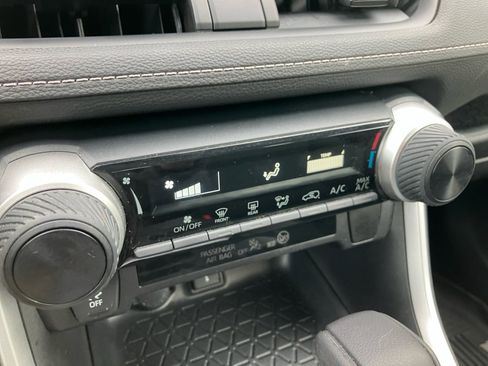 Used 2021 Toyota RAV4 LE image 21