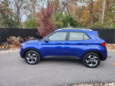 Certified 2024 Hyundai Venue SEL image 2