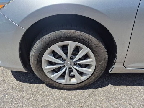 Used 2015 Toyota Camry LE FWD image 13