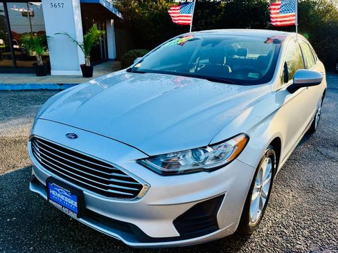 Used 2019 Ford Fusion SE image 20