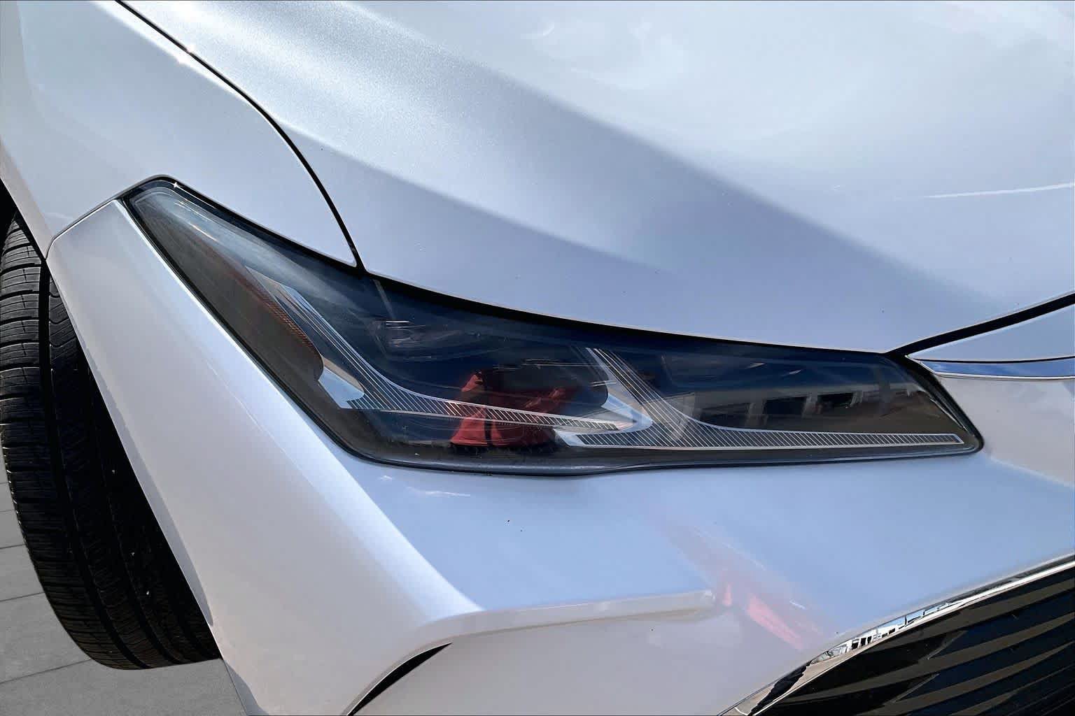 Used 2020 Toyota Avalon Limited FWD image 27