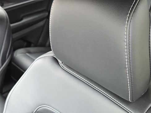 New 2025 Jeep Grand Cherokee Limited w/ Black Appearance Package image 17