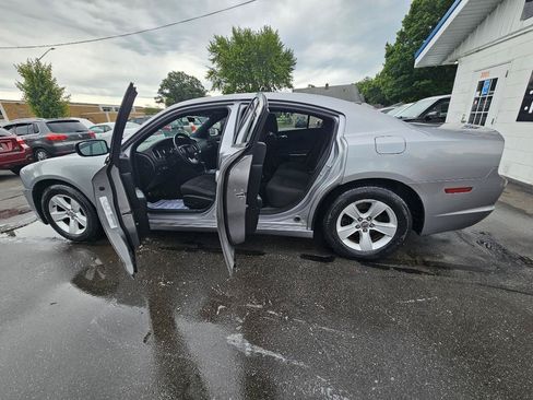 Used 2013 Dodge Charger SE RWD image 23