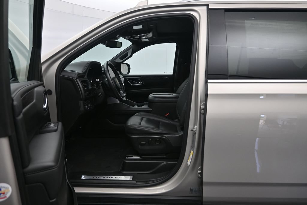 Certified 2024 Chevrolet Suburban LT w/ LT Signature Plus Package AWD/4WD image 23