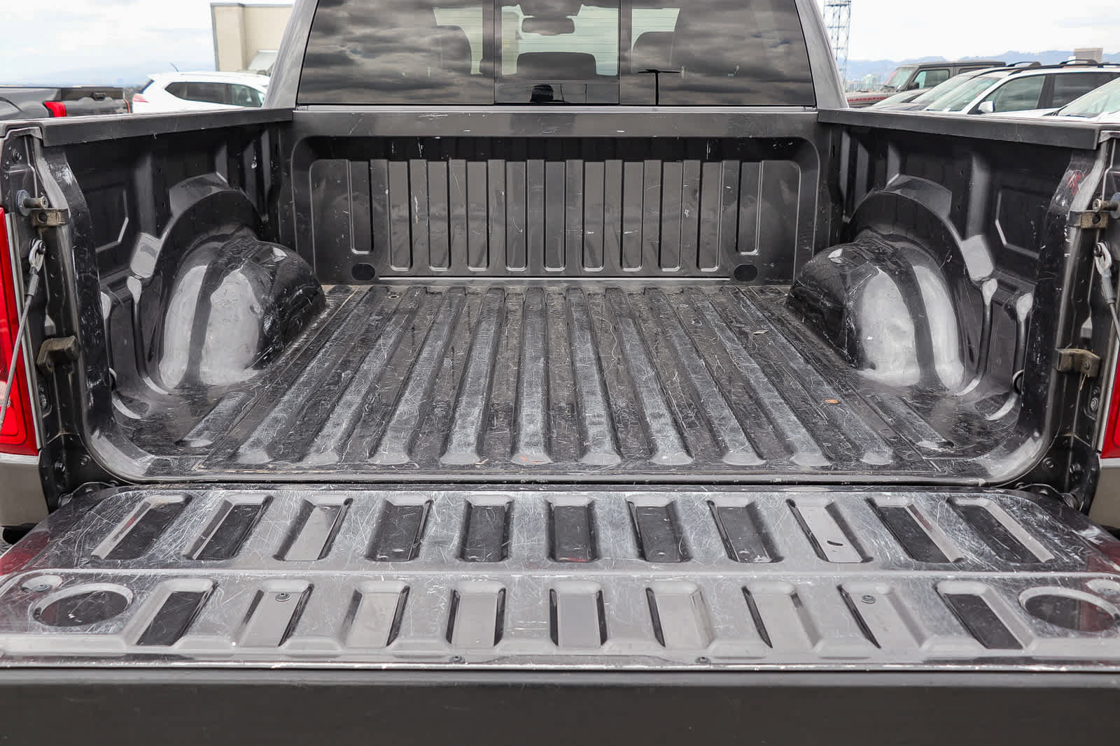 Used 2019 RAM 1500 Laramie AWD/4WD image 25