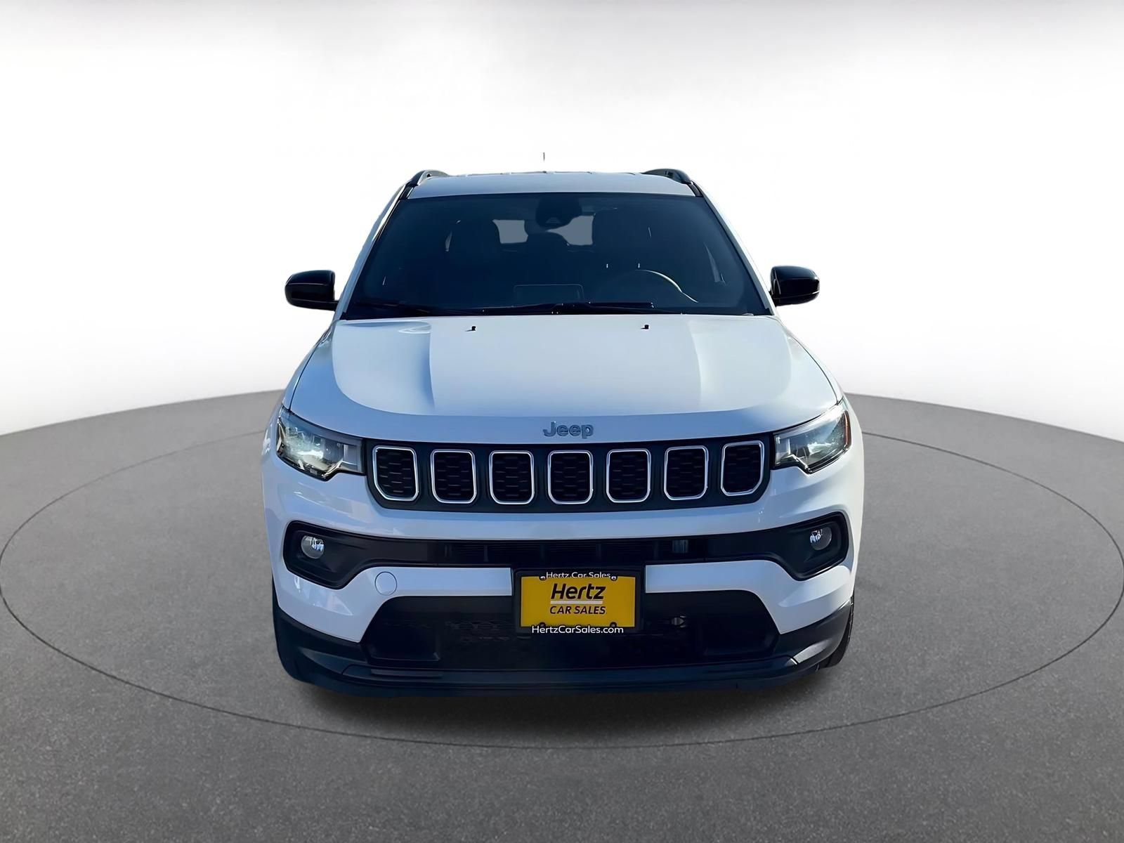 Used 2025 Jeep Compass Latitude AWD/4WD image 4