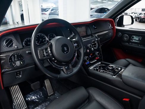 Used 2020 Rolls-Royce Cullinan Black Badge image 21