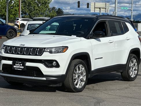 Used 2025 Jeep Compass Limited AWD/4WD image 8