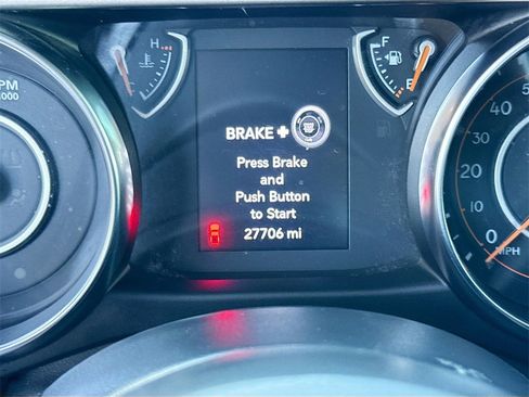 Used 2022 Jeep Gladiator Sport image 13