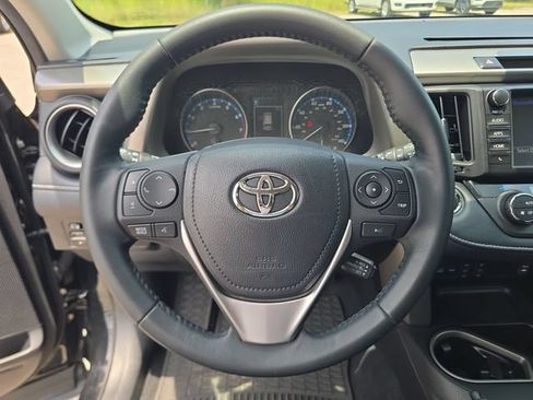 Used 2018 Toyota RAV4 XLE AWD/4WD image 25