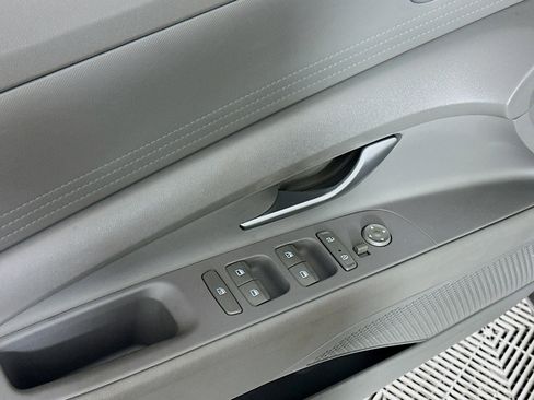 Used 2023 Hyundai Elantra SEL image 15