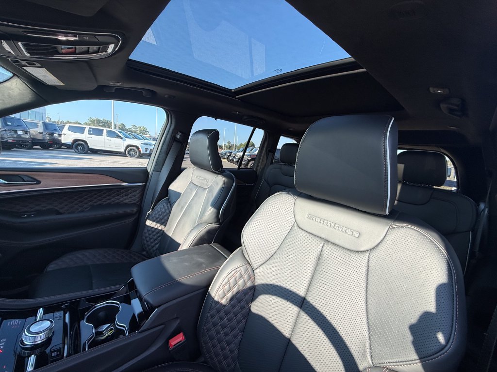 New 2027 Jeep Grand Cherokee Summit AWD/4WD image 21