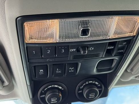 Used 2018 Toyota 4Runner TRD Off-Road Premium image 17